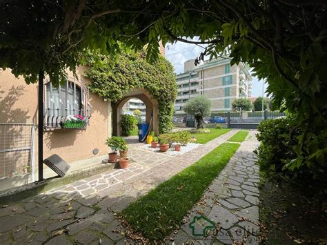 SPLENDIDA VILLA BIFAMILIARE NEL CUORE DI MELEGNANO ImmobiliareCasaElite