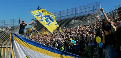 A Piacenza Solo Contro Il Piacenza Lo Striscione Dei Tifosi Del Parma