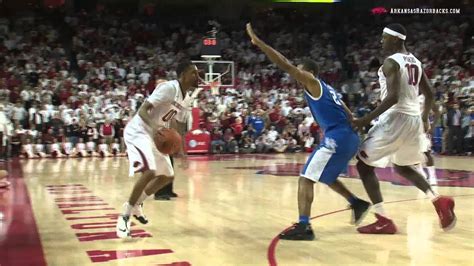 Arkansas Takes Down Kentucky With A Last Second Dunk By Michael Qualls