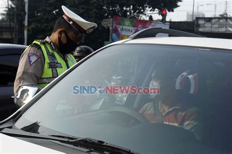 Foto Melanggar Ganjil Genap Puluhan Mobil Ditilang Di Jalan Fatmawati