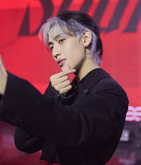 ban  lisa hat  hen voi thanh xuan tang fan viet  concert tphcm
