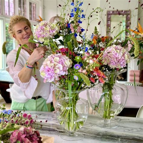 The Three Vases Flowers TOF Boeket