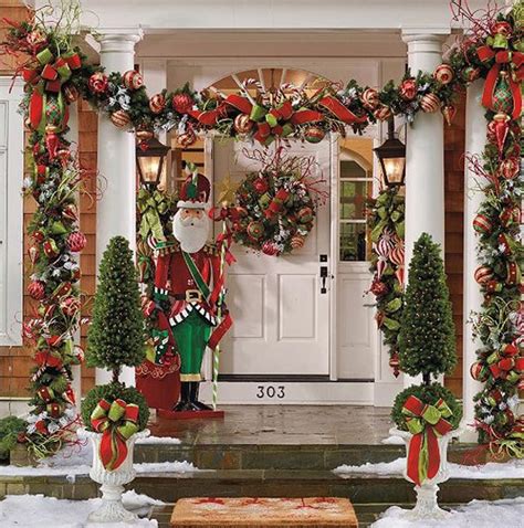 Christmas Front Door Decorations - Quiet Corner