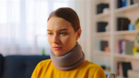 Obrazy Neckbrace — Zdjęcia Wektory I Wideo Bez Tantiem 4193 Adobe Stock