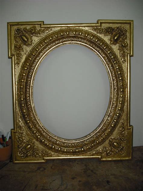 Картины в золотой раме в интерьере - 80 фото