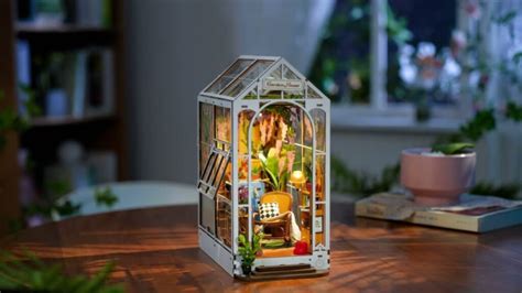 Rolife Holiday Garden House Book Nook