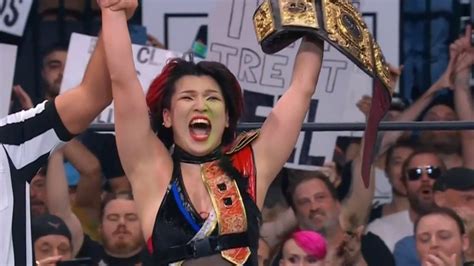 Hikaru Shida Defeats Toni Storm Captures AEW Women S World Title On