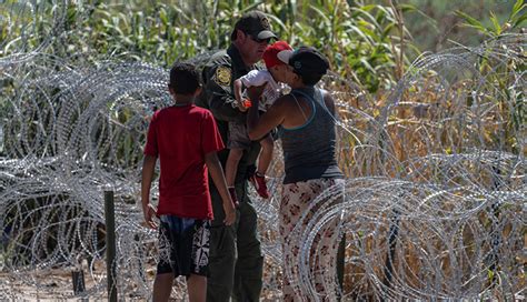 Así es captado en fotos el drama humanitario de los migrantes en la