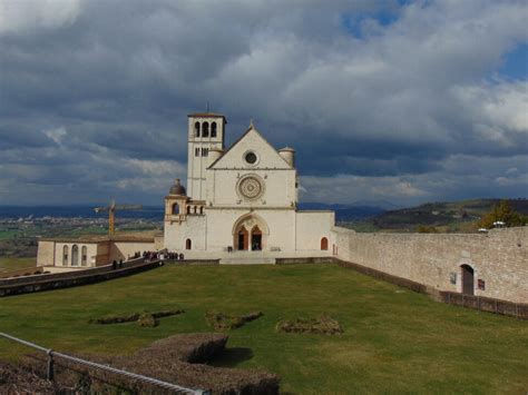 I Carabinieri Tpc Restituiscono Alla Biblioteca Del Sacro Convento Di