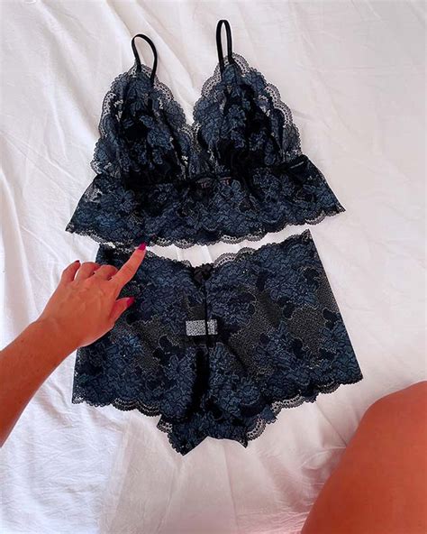 Conjunto lingerie sutiã de renda bicolor azul e preto sem bojo