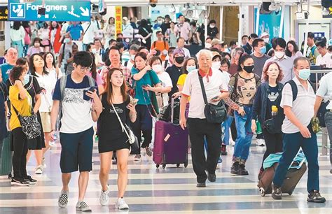 港人来深消费热情高涨 深圳家庭热衷赴港逛展游玩 你来我往 深港市民暑期上演“双城记”深圳新闻网