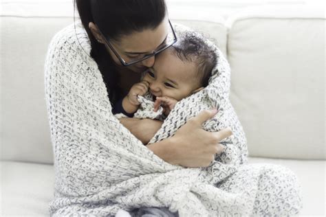 Combattre Le Mal De Dents Des Bébés Avec Un Anneau De Dentition