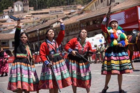 Cusco Escenificó El Levantamiento De Túpac Amaru Ii Y Micaela Bastidas Por 242 Aniversario