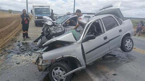 TragÉdia Colisão Frontal Entre Dois Carros Deixa Três Mortos E Dois