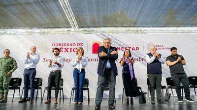 Saganoticias Reciben Amlo Y Marina Del Pilar Cari O En Caseta De