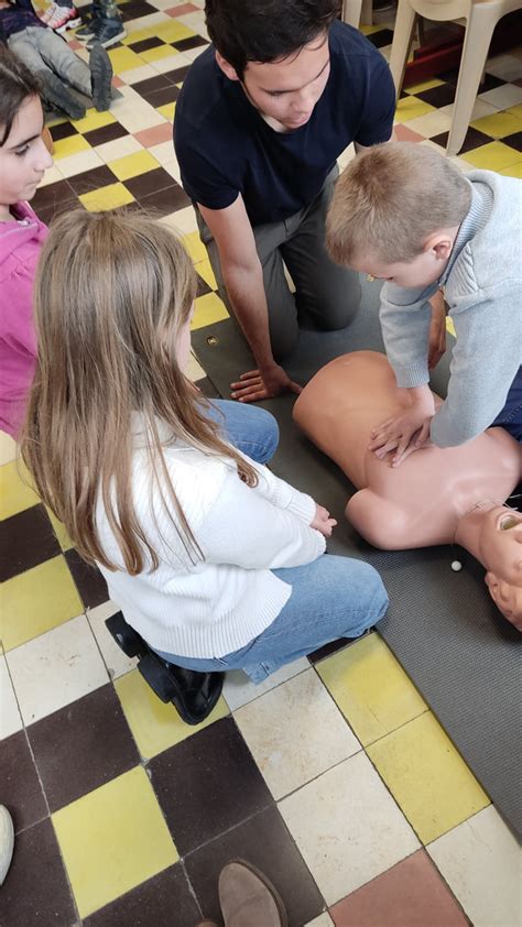 Apprentissage Des Gestes De Premier Secours Ecole St Albert L Cole