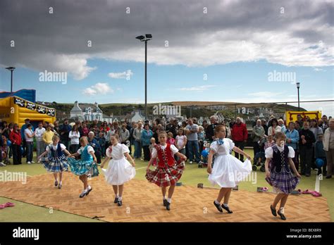 Scottish dancing hi-res stock photography and images - Alamy