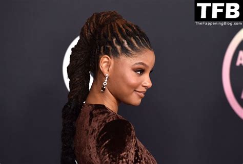 Halle Bailey Shows Off Her Sexy Tits At The American Music Awards 14 Photos OnlyFans Leaked