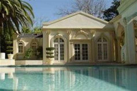 Shahrukh Khan's 2000 Cr Mannat Bungalow Photos - FilmiBeat