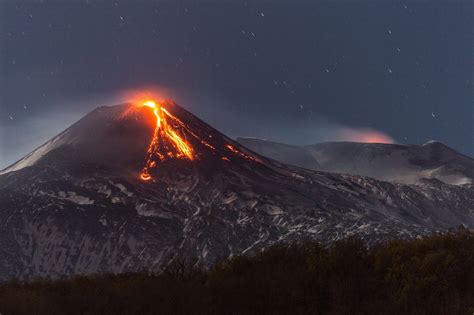 Vulcanul Etna A Erupt Momentul A Fost Unul Spectaculos Si Periculos