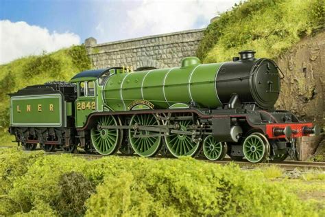 Hornby Lner 4 6 0 B17 Kilverstone Hall No 2842 R3447 £102 84 From Omr