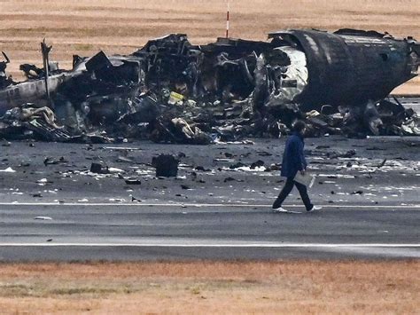 Photos: Runway safety concerns in focus as Japan probes Tokyo crash ...