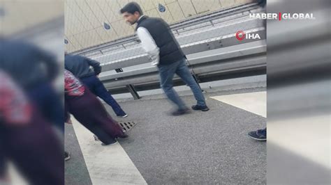 Metrobüs arızalandı Vatandaşlar otobanda inip yürüdü