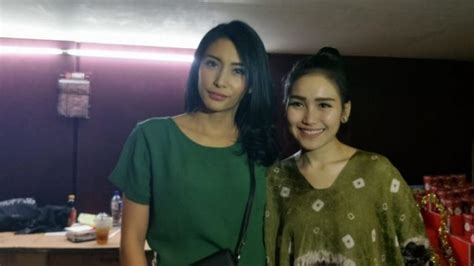 Tyas Mirasih Bikin Ayu Ting Ting Nangis Saat Syuting Film Dimsum