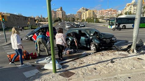 Una Colisi N Entre Dos Turismos En La Costa Del Gas Deja Un Herido