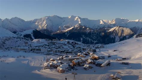 Alpe d Huez altitude forfait plan des pistes restaurant été alpe