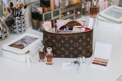 10+ Of The Best Travel Makeup Essentials To Take On Your Next Vacation ...