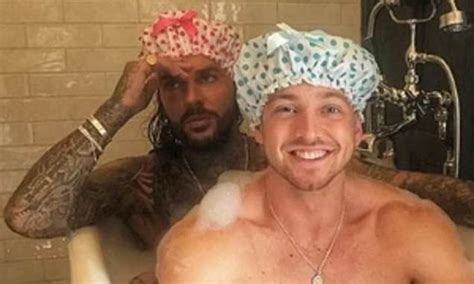 Sam Thompson Enjoys A BUBBLE BATH With Pete Wicks As He Shares NAKED