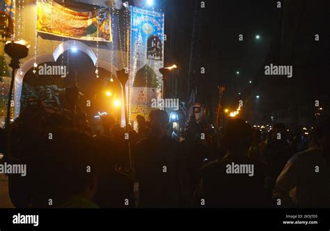 El Pueblo Paquistan Enciende Fuegos Artificiales En V Speras Del