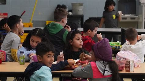 School lunch at Stony Point Elementary