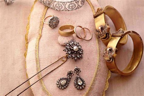 How To Clean Gold Jewelry At Home Easy Diy Methods Maintenance Tips