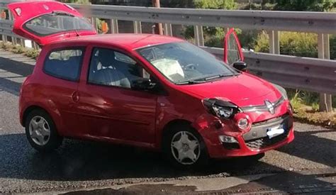 Tangenziale Di Messina Carambola Di Auto Feriti Lievi E Rallentamenti