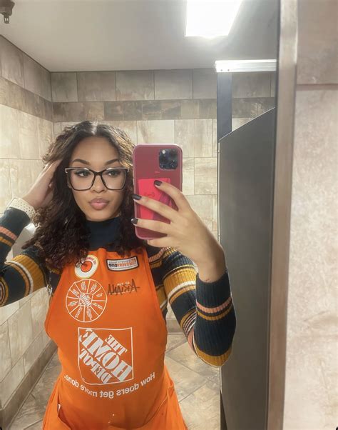 Ariana🫧 On Twitter Home Depot Girl Taking Over 20