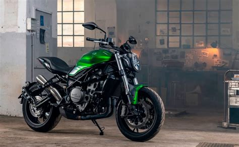 Benelli prepara una naked insignia Así sería la 902S que se viene