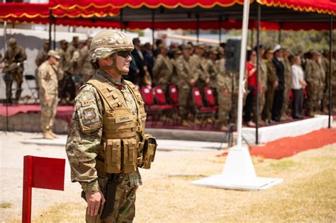 El general Rubén Castillo asume el mando de la VI División del Ejército