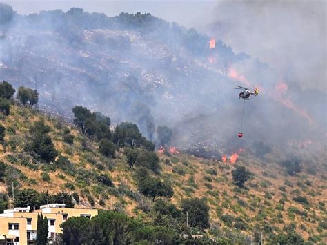 Weiter Waldbr Nde In S Ditalien Starkregen Im Norden Sn At