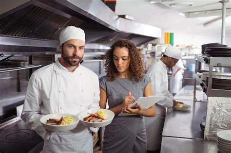 Premium Photo Chef Presenting His Food Plates