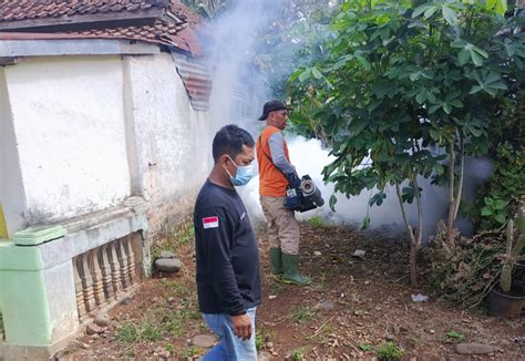 Cegah Penyebaran Dbd Pemerintah Desa Lubuk Dalam Lakukan Fogging