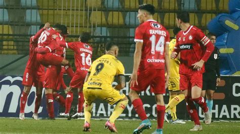 Unión La Calera logra agónica victoria ante Everton y escapa del fondo