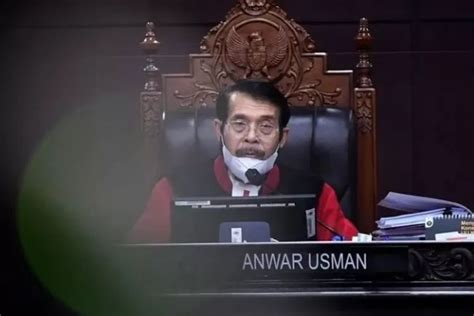 Siapa Suami Idayati Adik Jokowi Ini Biodata Dan Profil Anwar Usman