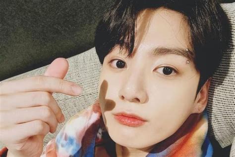 Bts Jungkook Ties Another Record On Billboard Global 200