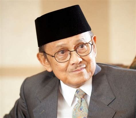 Biografi Bj Habibie Latar Belakang Kisah Keluarga Dan Jadi Presiden