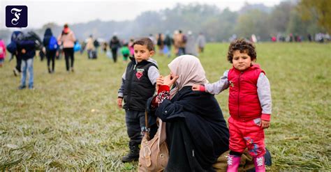 Flüchtlingsansturm über Balkanroute reißt nicht ab