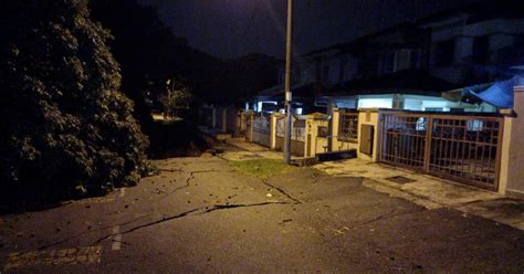 Tanah Runtuh Penghuni Sembilan Rumah Diarah Pindah Empat Kereta