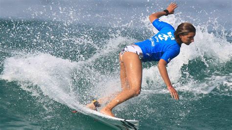 Who holds the record for surfing the largest wave? - Lisa Andersen ...