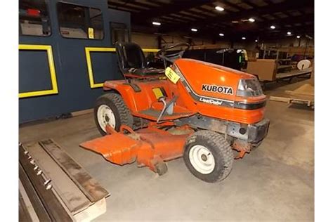 Kubota 4 Wheel Steering Liquid Cooled Lawn Tractor Model G2000 Hst